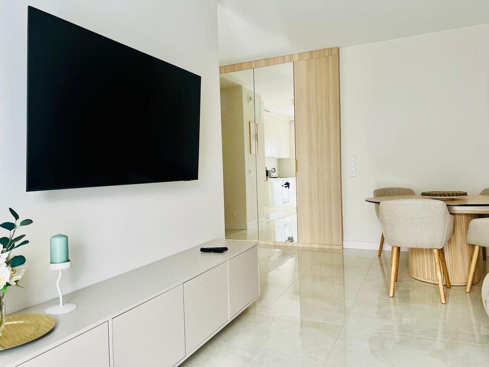 TV and multimedia, Dining area
