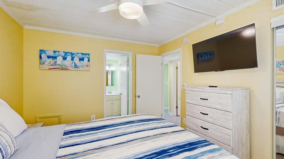 2BR 2BA condo Beach Block with POOL House in Ocean City