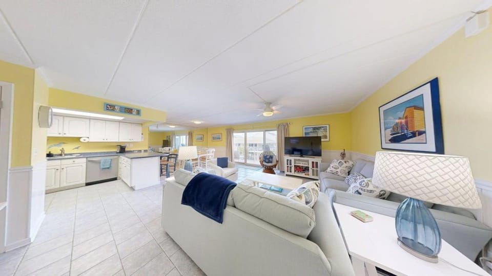 2BR 2BA condo Beach Block with POOL House in Ocean City