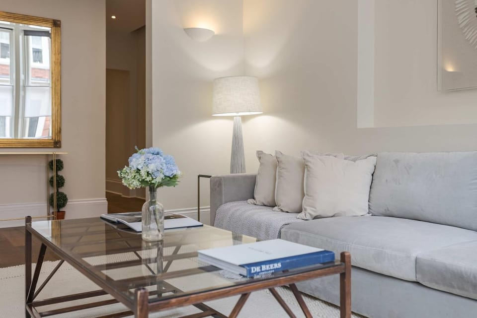 Superb Knightsbridge 3BR Near Harrods Apartment in City of Westminster