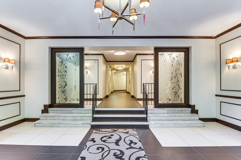 Walkable DC Stay! Stylish Studio in Adams Morgan Apartment in Arlington