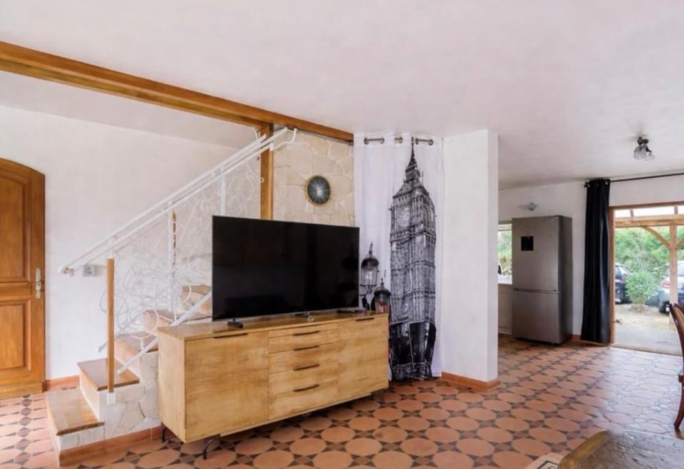 Chic House 15 minutes of Paris with Parking House in Île-de-France