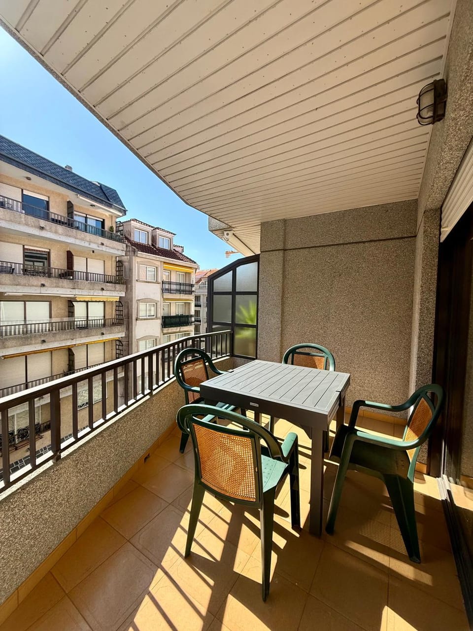 Balcony/Terrace, Dining area, City view, Street view