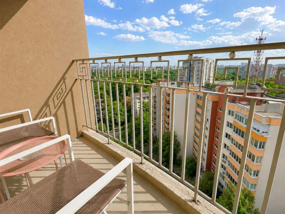 View (from property/room), Balcony/Terrace, Balcony/Terrace, City view, Garden view, Lake view