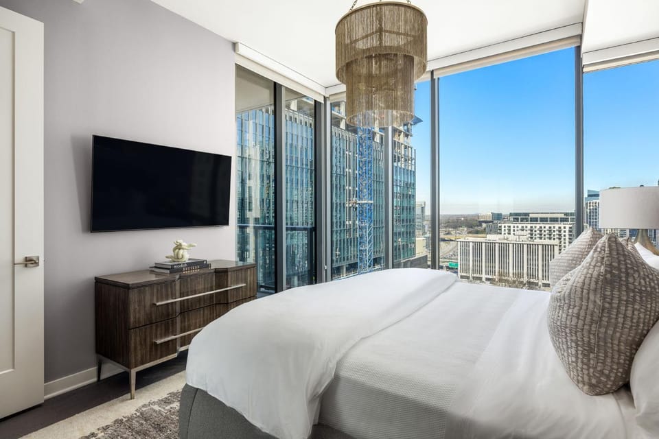 16th Floor - Regal Retreat Apartment in Atlanta