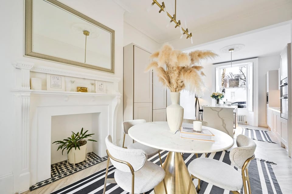 Seating area, Dining area