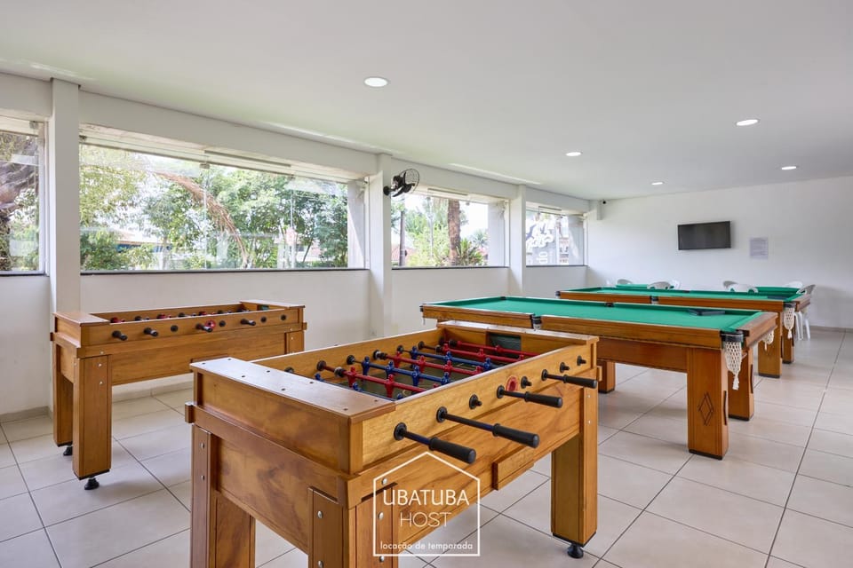 Billiard, Game Room