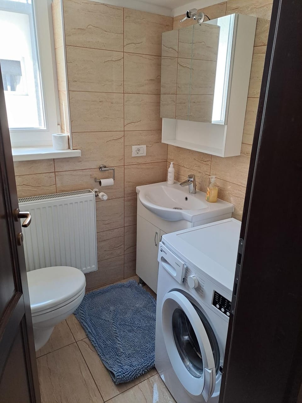 Voll ausgestattete Monteur- Ferienwohnung direkt an der Raffinerie Leuna in einer Villa mit kleinem Balkon Apartment in Thuringia, Germany
