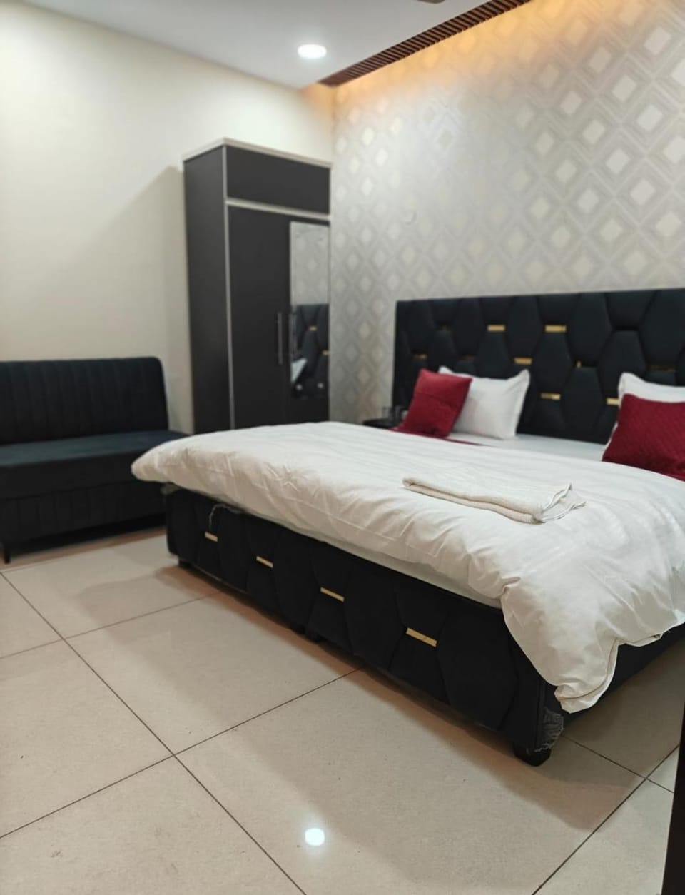 HOTEL CRYSTAL - Comfortable & Smart Rooms By SKY Hotels & Homestays Hotel in Ludhiana