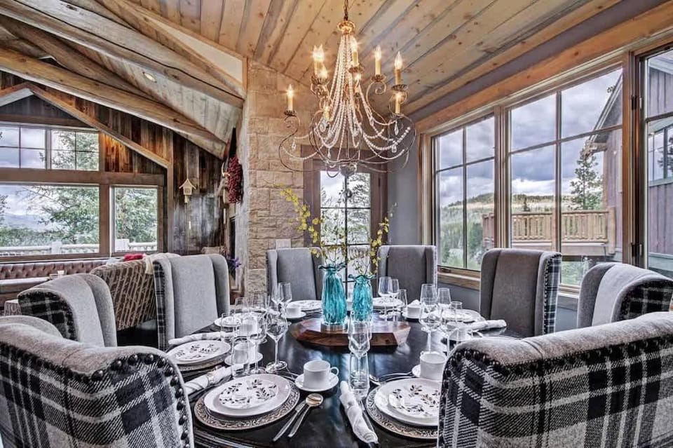 Luxury Mountain Estate wHot Tub Sauna & Movie Room House in Breckenridge