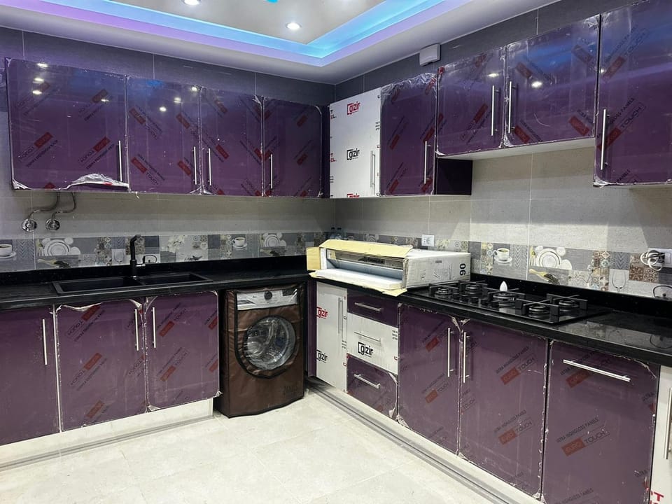 شقة ملكية فاخرة 3 غرف و3 حمامات بجوار جنينة مول 2 جراج وقفل ذكي Apartment in Cairo Governorate