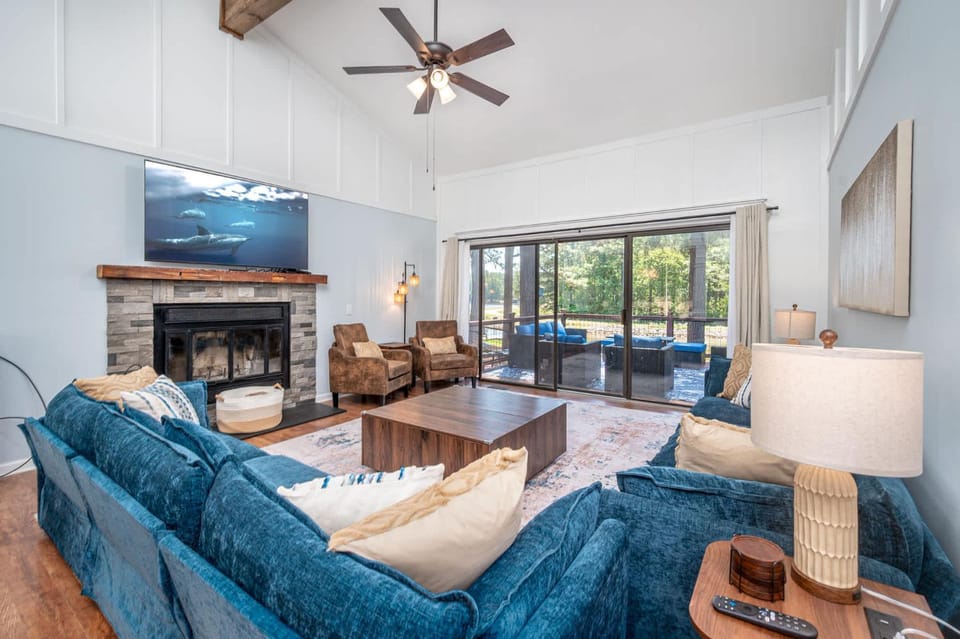 The Bungalow at Pebble Beach Canal Views with Hot Tub House in North Carolina