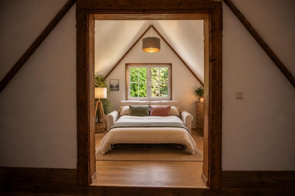 Bedroom, locker