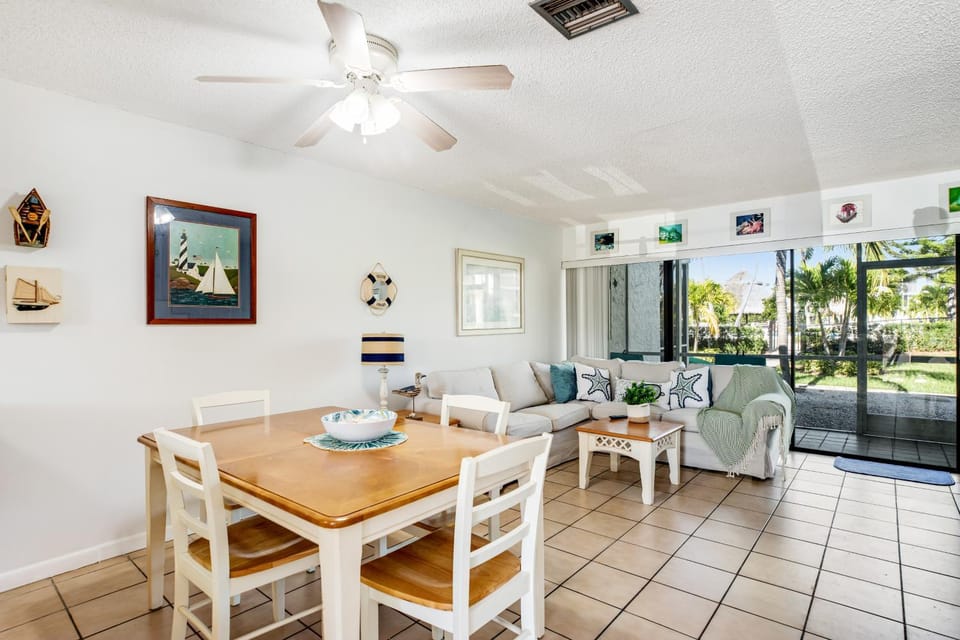 Spacious Townhome - Pool, Tennis & Marina - Central AC, WiFi & Snowbird-Friendly House in Key Largo