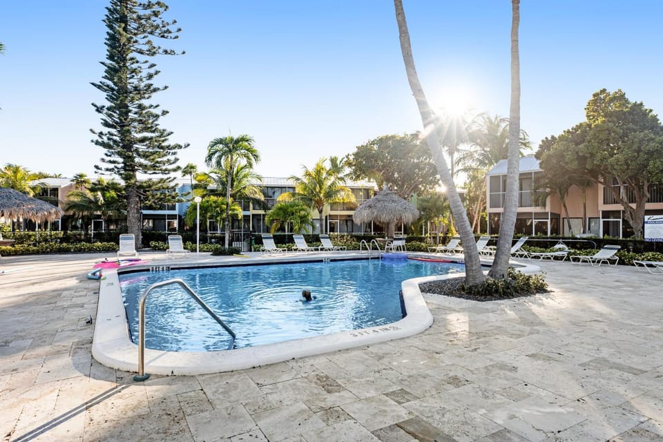 Spacious Townhome - Pool, Tennis & Marina - Central AC, WiFi & Snowbird-Friendly House in Key Largo