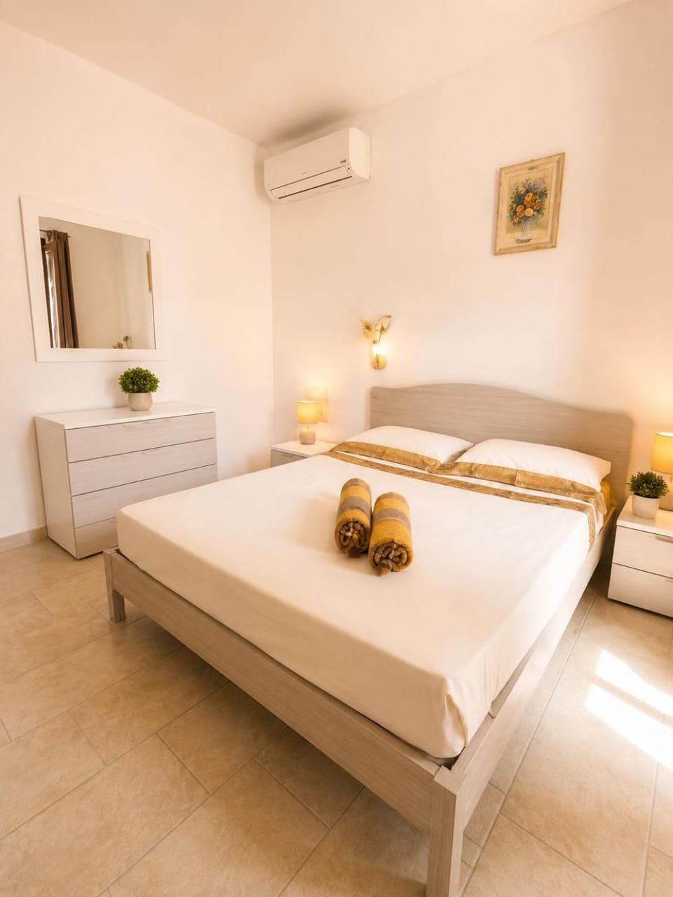 Bed, Photo of the whole room, Bedroom, air conditioner