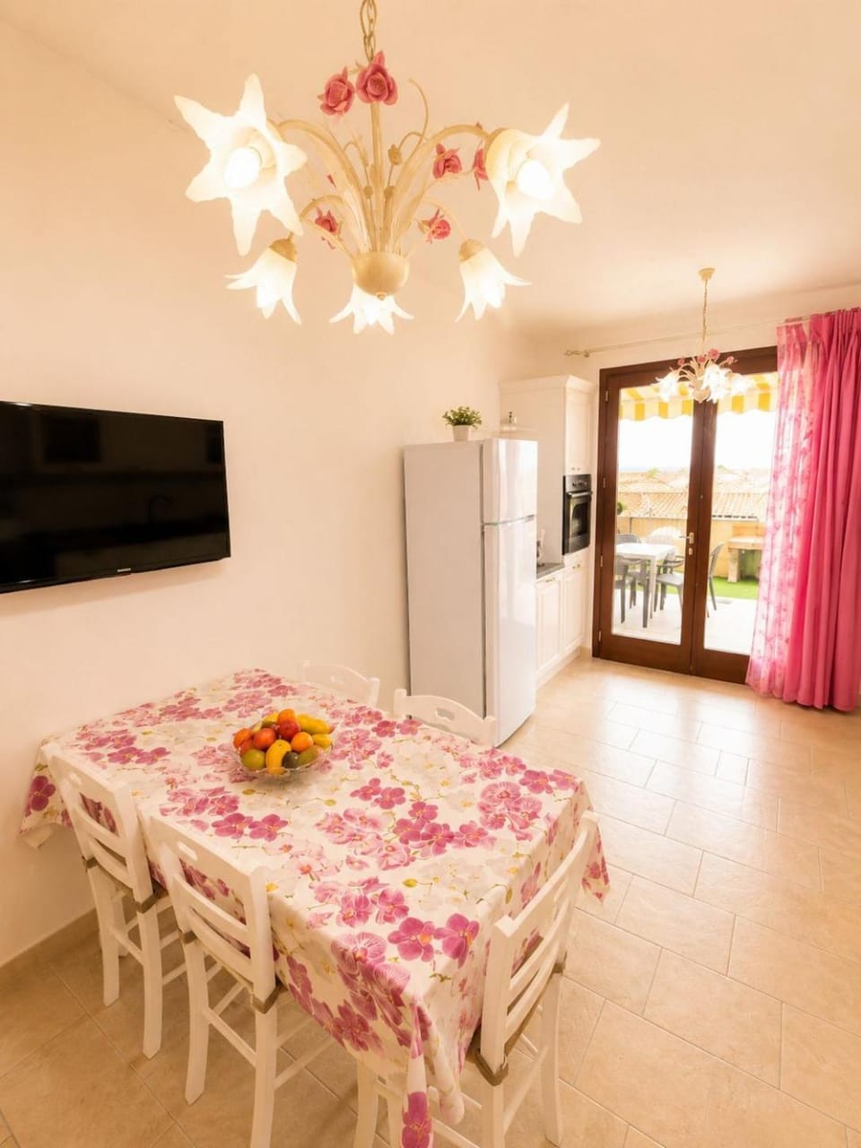 TV and multimedia, Kitchen or kitchenette, Dining area, Evening entertainment, minibar, oven