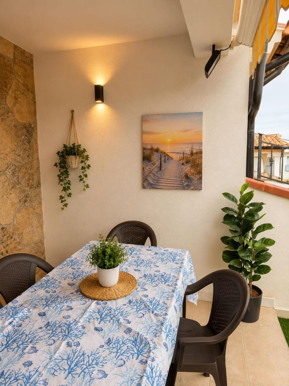 Property building, Balcony/Terrace, Dining area