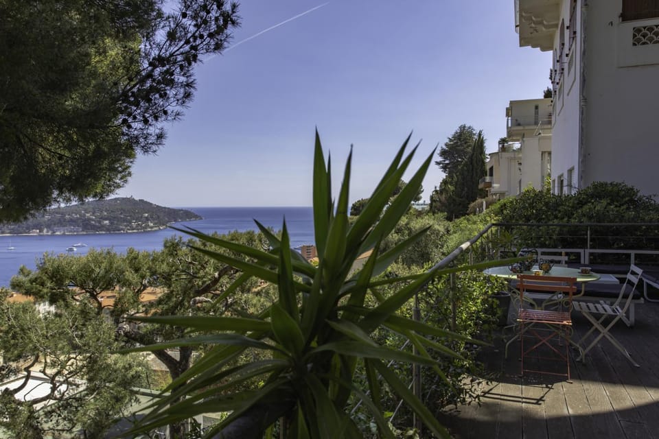 S13 Staywizus - Villa Panoramic Cap Ferrat view for 8 AC Parking & BBQ Villa in Villefranche-sur-Mer