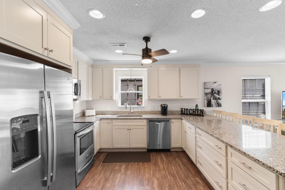 Day, Kitchen or kitchenette, furniture, microwave, oven, kitchen