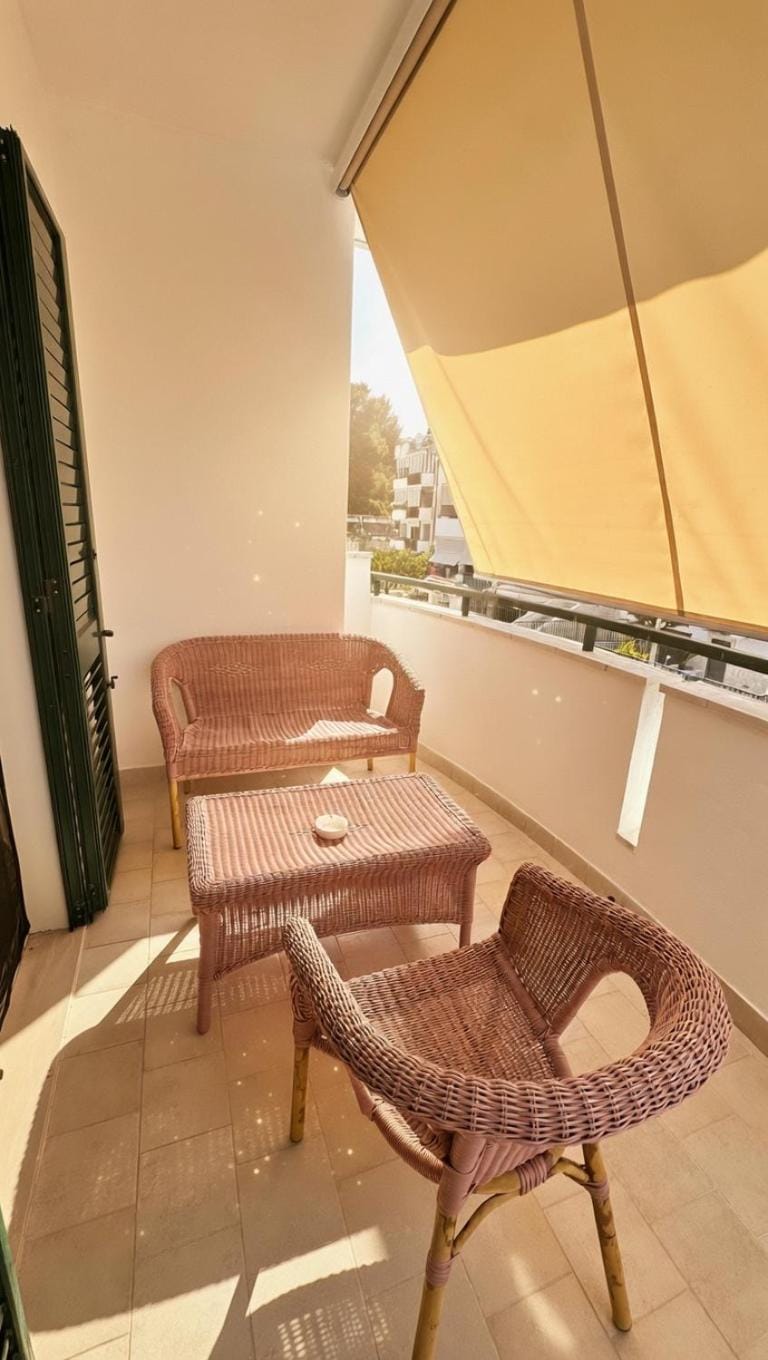 View (from property/room), Balcony/Terrace, Living room