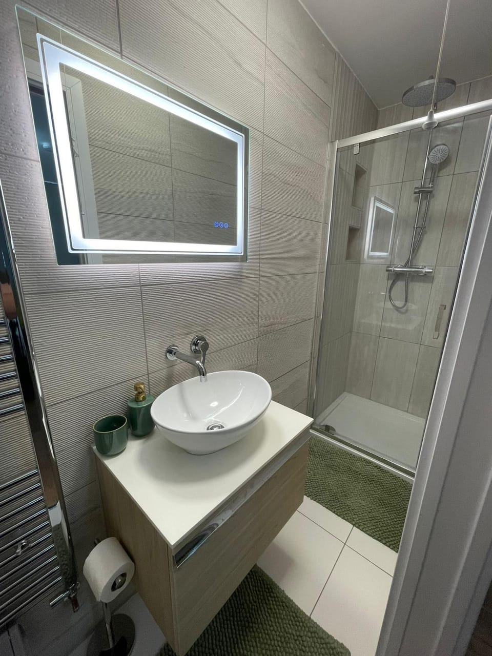 Shower, Toilet