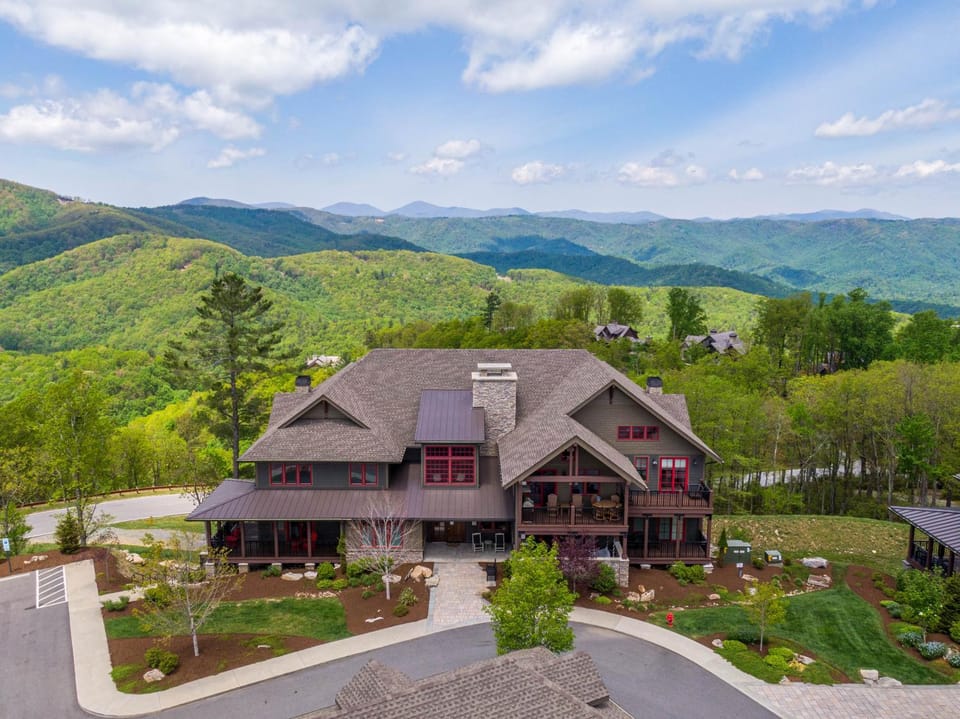 Property building, Nearby landmark, Natural landscape, Mountain view