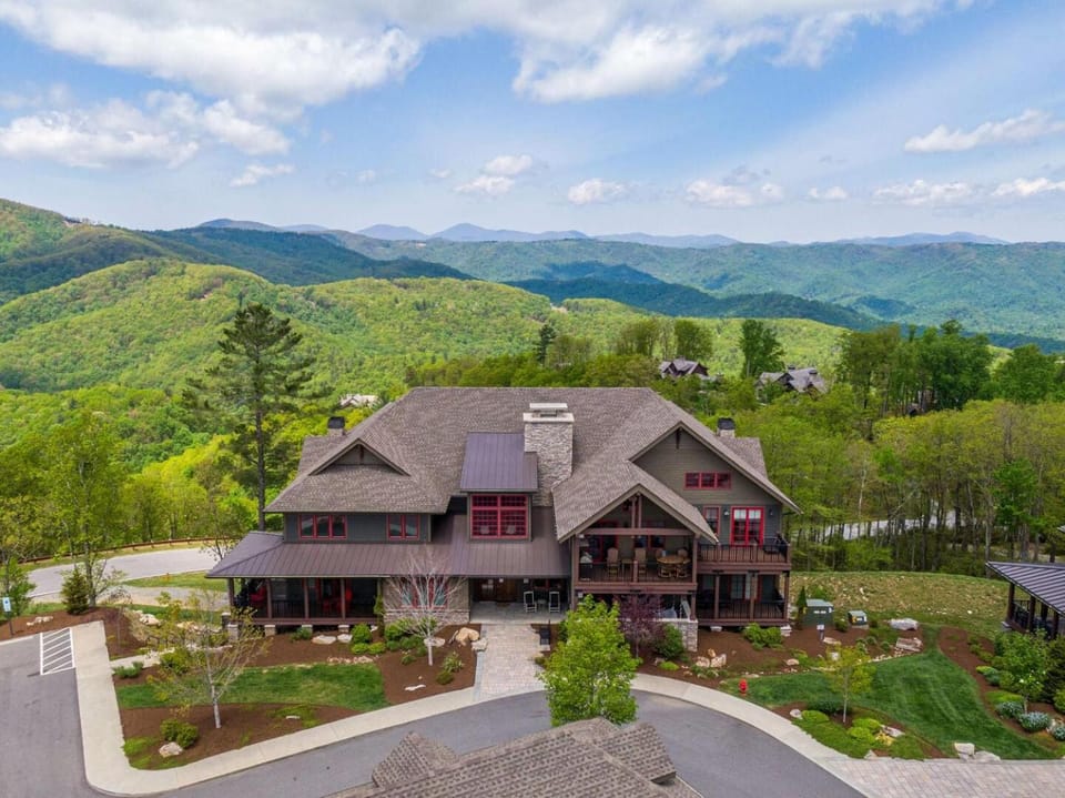 Property building, Natural landscape, Bird's eye view, Mountain view