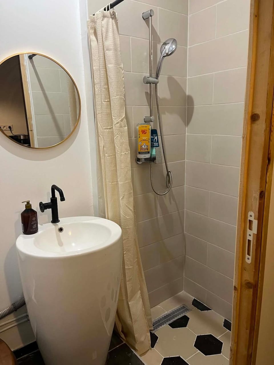 Cozy Studio with Private Jacuzzi, Modern Comfort Apartment in Hauts-de-France