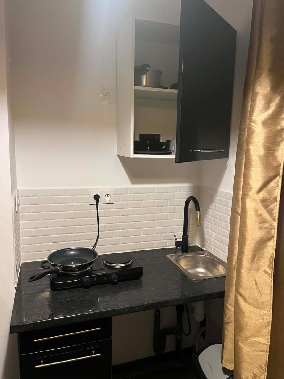 Cozy Studio with Private Jacuzzi, Modern Comfort Apartment in Hauts-de-France