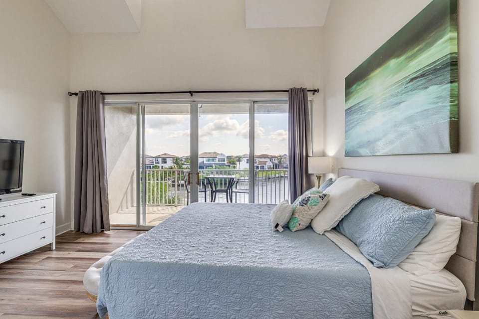 Walk to Beach & Marina! Ruskin Resort Retreat House in Ruskin