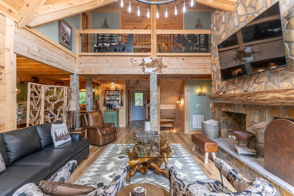 Mama's Mountain Place - pet friendly hot tub large entertain room with foosball House in Seven Devils