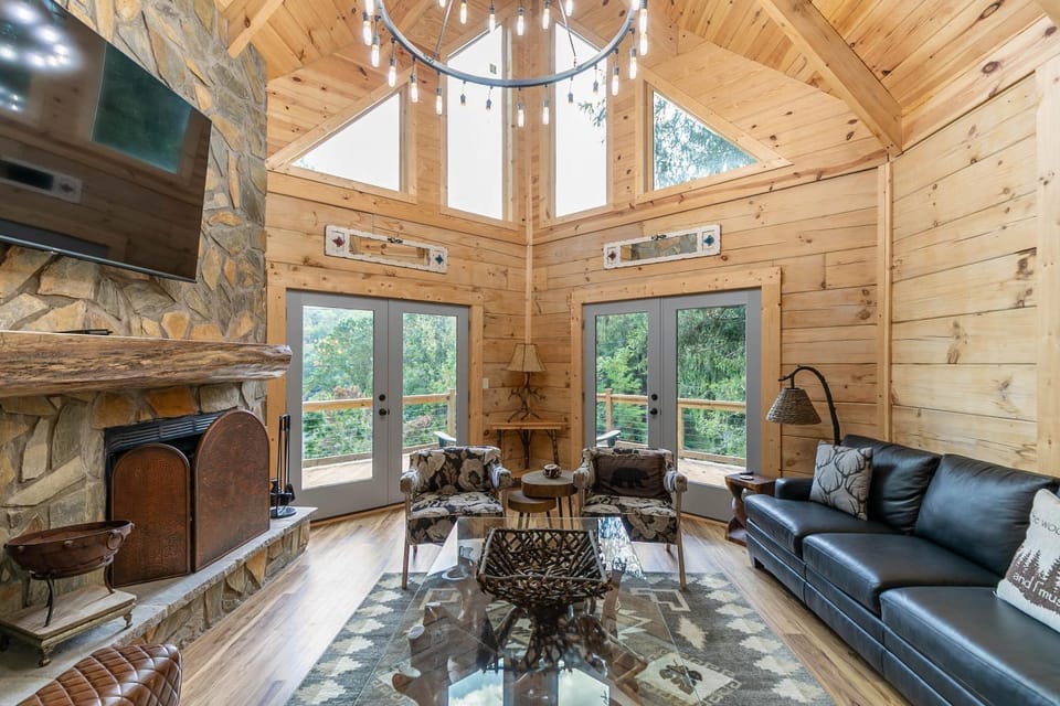 Mama's Mountain Place - pet friendly hot tub large entertain room with foosball House in Seven Devils