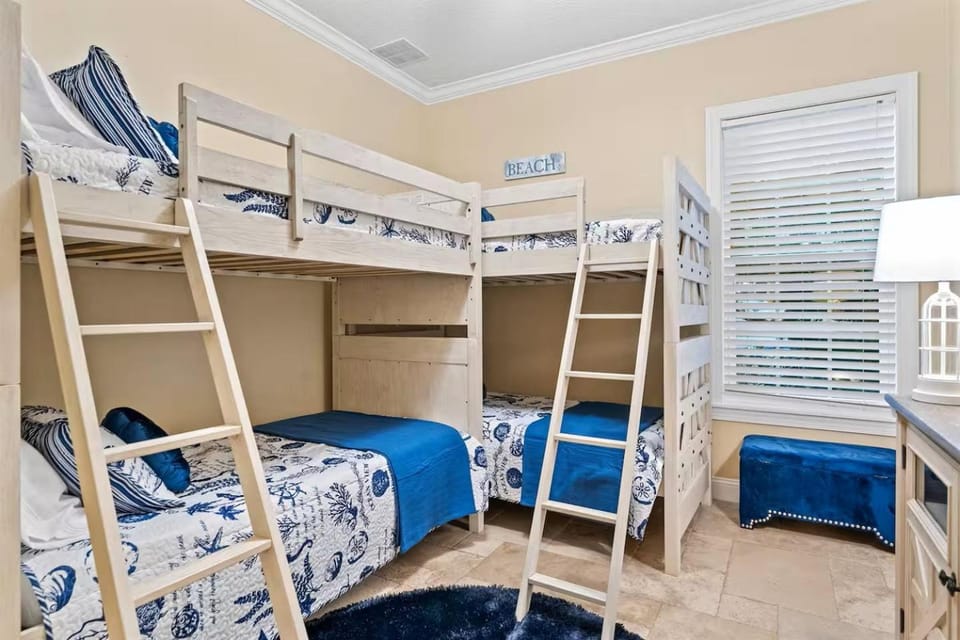 Sunkissed Stays w Screened-in Pool & Hot Tub, Steps to the Beach PCBV Country House in Palm Coast