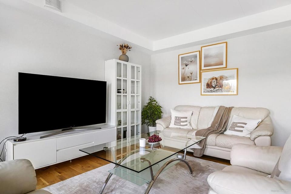 Stylish Sätra Apartment with Balcony Near Metro Apartment in Huddinge