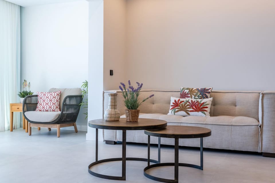 TV and multimedia, Living room, Seating area, Dining area, Sea view