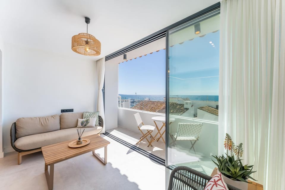 TV and multimedia, Balcony/Terrace, Living room, Seating area, Dining area, Sea view
