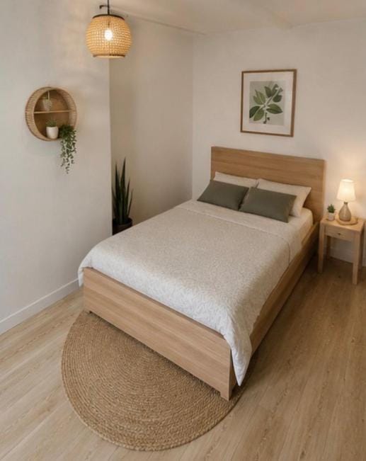 Photo of the whole room, Bedroom