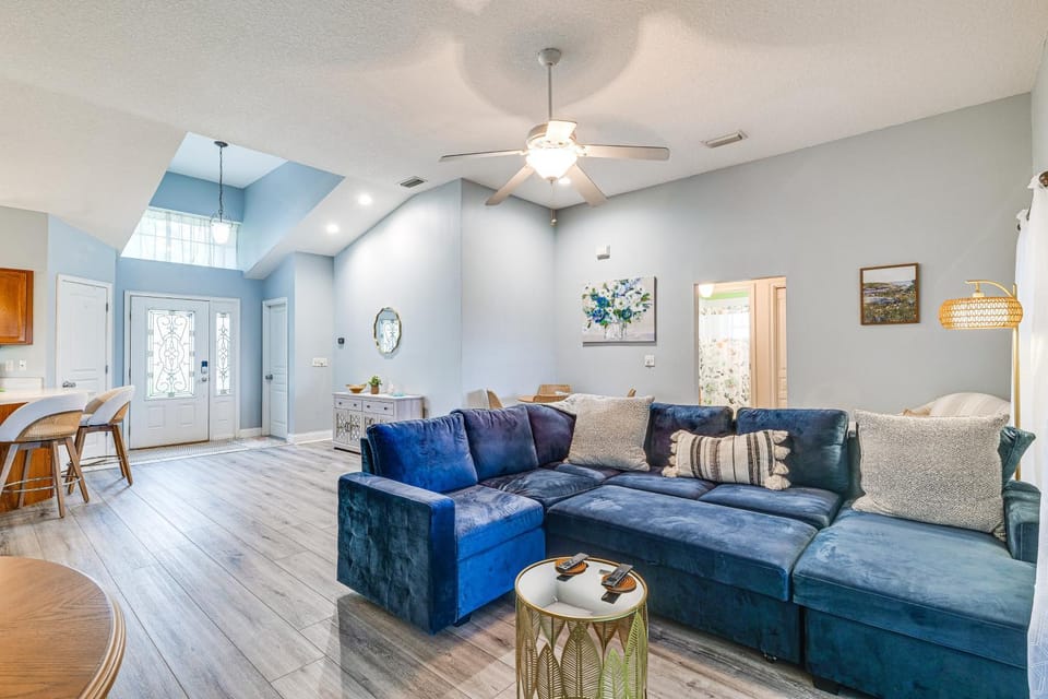 Heart of Lake County! Family Escape w/ Lanai, Pool House in Tavares