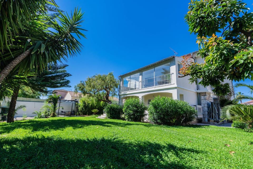 Villa 5 ch. Mer et Rivière entre Nice & Cannes Villa in Cagnes-sur-Mer