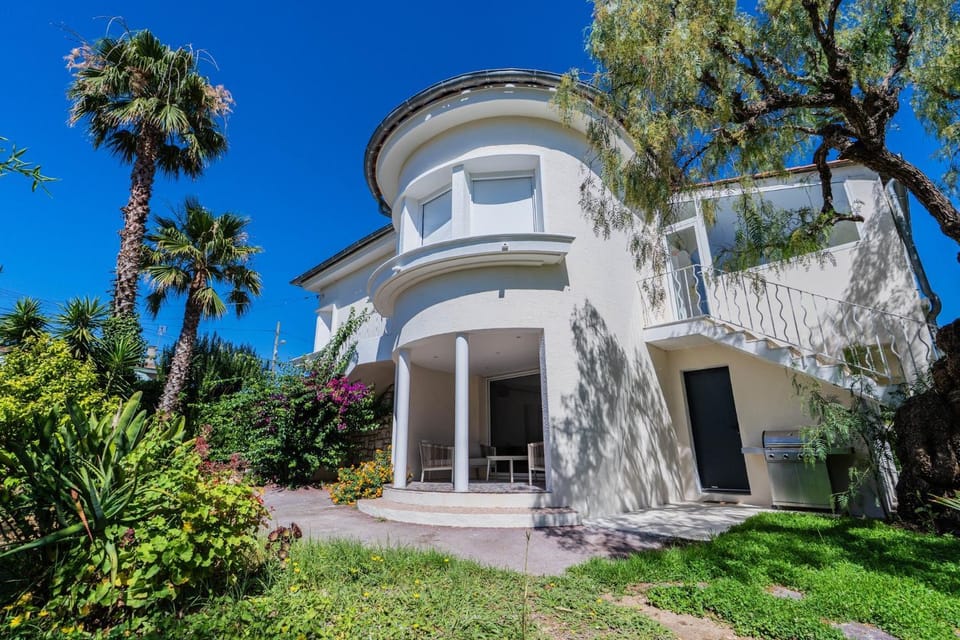 Villa 5 ch. Mer et Rivière entre Nice & Cannes Villa in Cagnes-sur-Mer