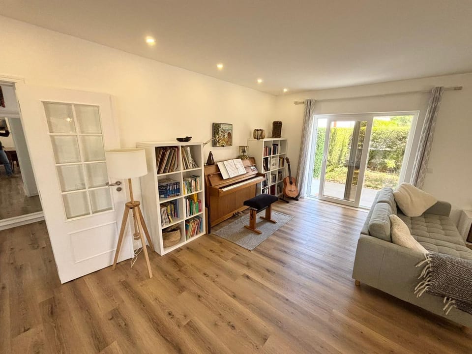 Library, Living room