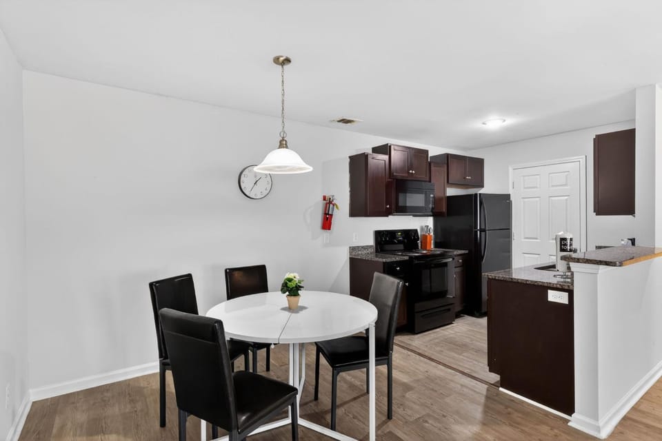 Modern 2BR2BA Spacious Retreat Apartment in Savannah