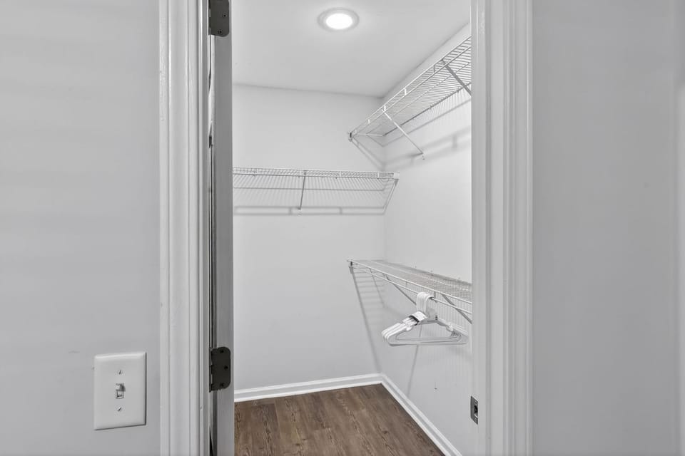 Modern 2BR2BA Spacious Retreat Apartment in Savannah