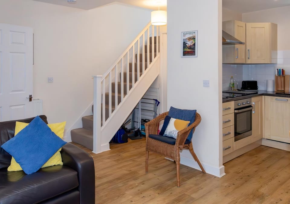 Kitchen or kitchenette, Living room, Seating area, dishwasher, stove