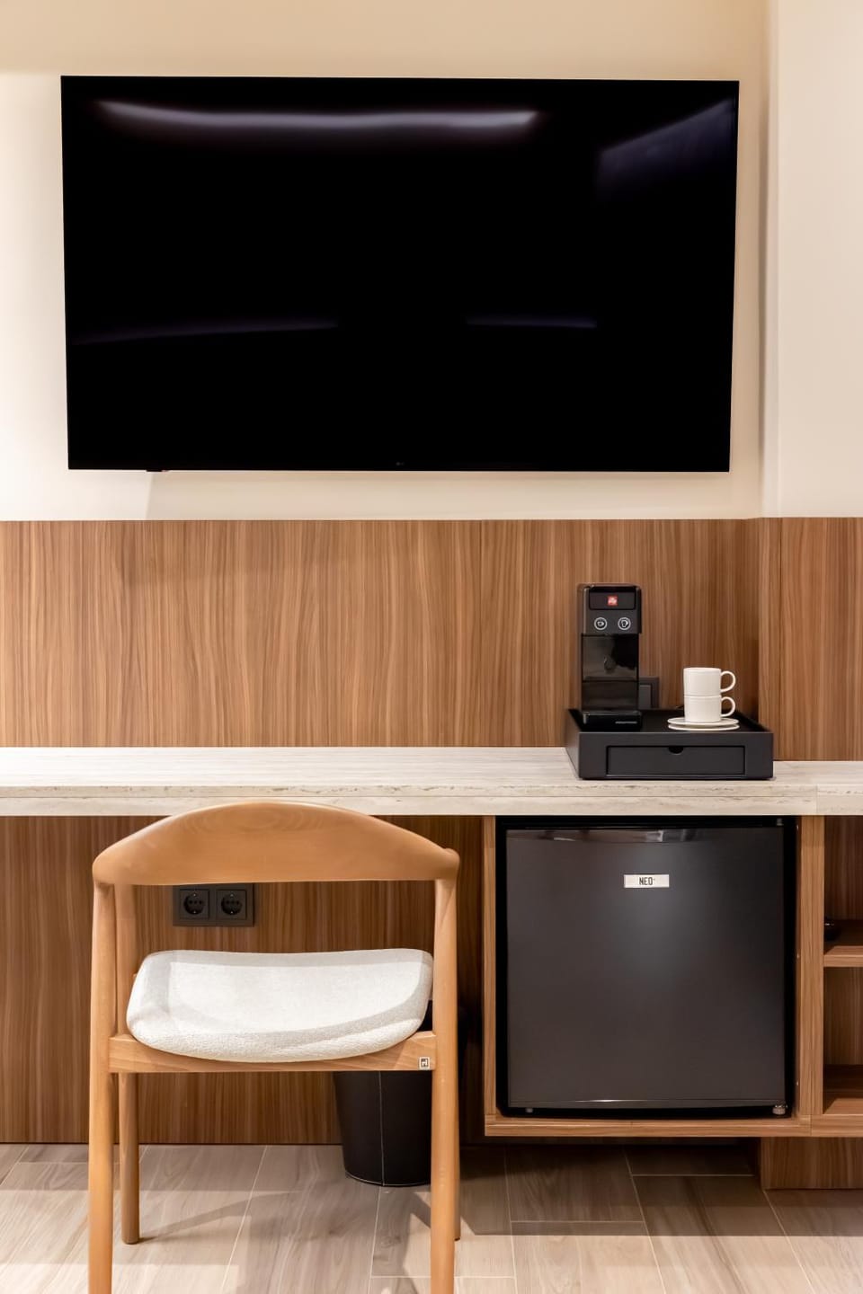 Coffee/tea facilities, minibar