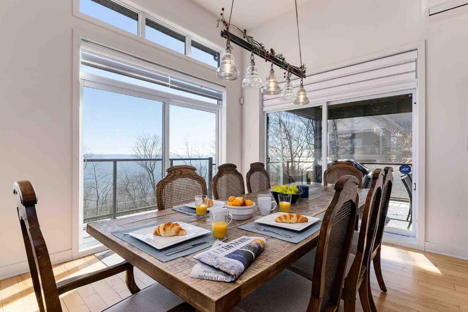 Le Meridien de Charlevoix 35: River View & Hot Tub Chalet in Baie-Saint-Paul