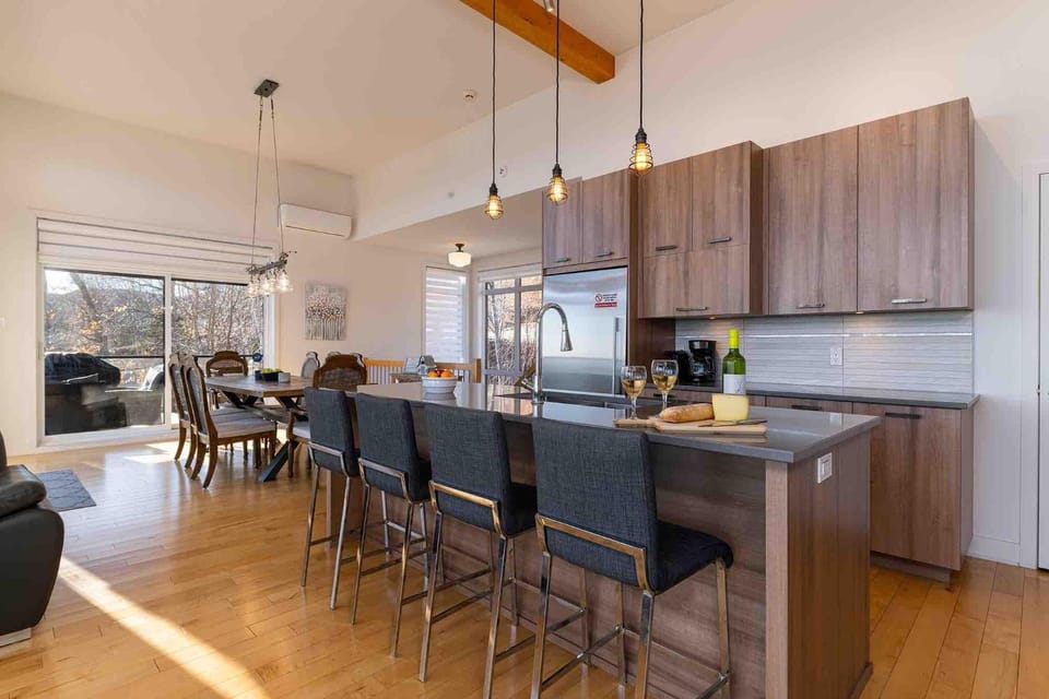Le Meridien de Charlevoix 35: River View & Hot Tub Chalet in Baie-Saint-Paul