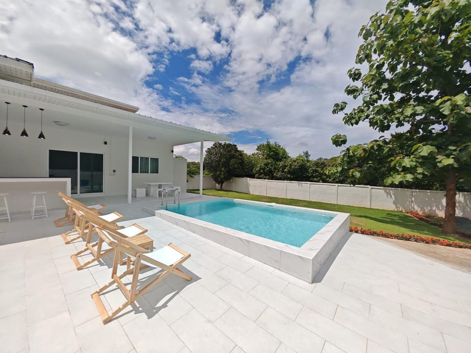 Property building, Pool view, Swimming pool, sunbed