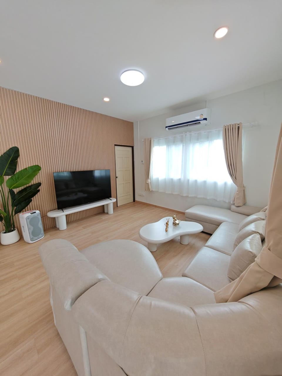 Karaoke, Living room